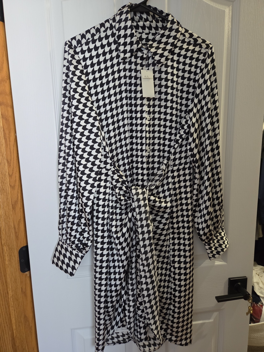 Banana Republic Black and White Houndstooth Tie-Waist Long Sleeve Dress